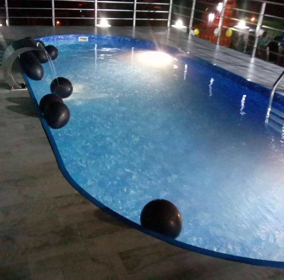 Hotel Wave Batumi Bagian luar foto