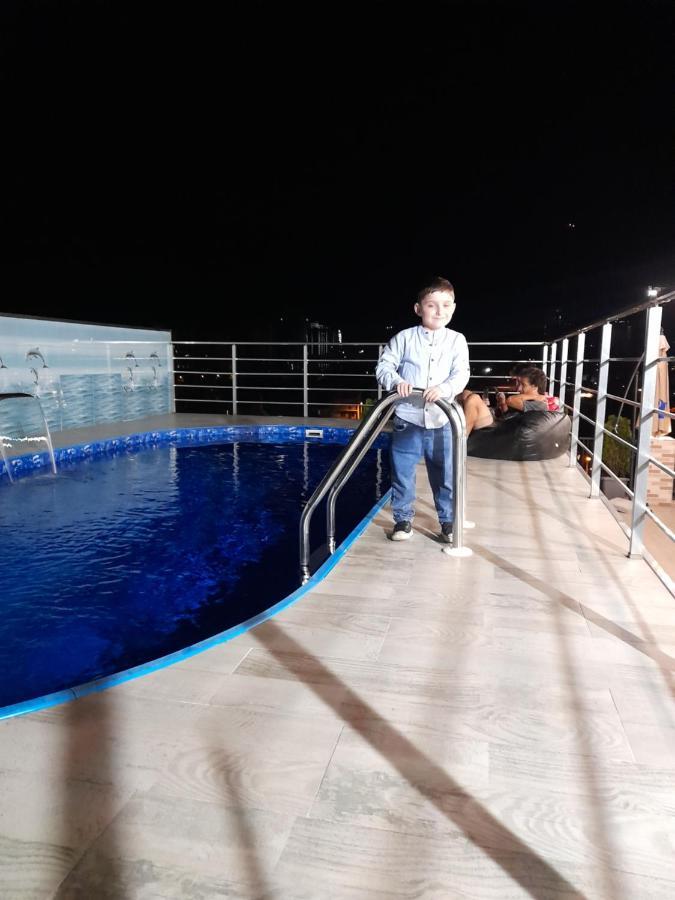 Hotel Wave Batumi Bagian luar foto