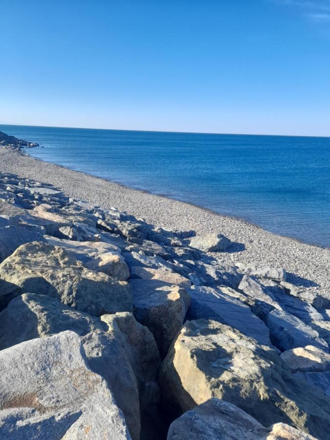 Hotel Wave Batumi Bagian luar foto