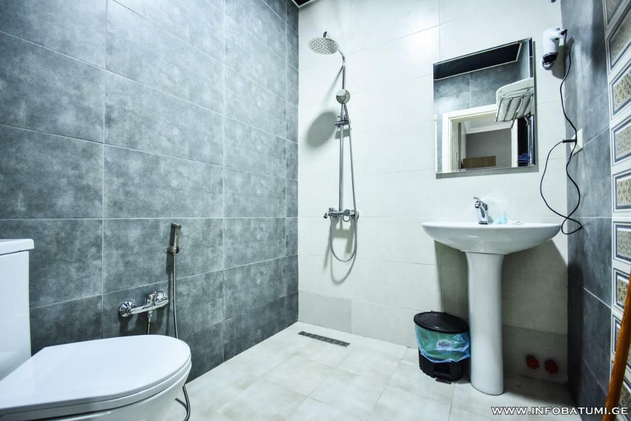 Hotel Wave Batumi Bagian luar foto