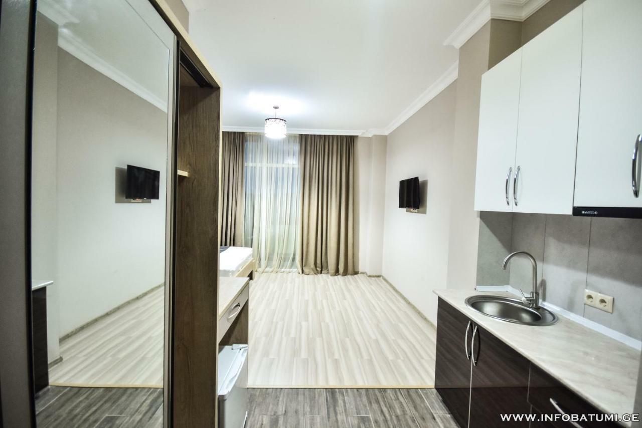 Hotel Wave Batumi Bagian luar foto