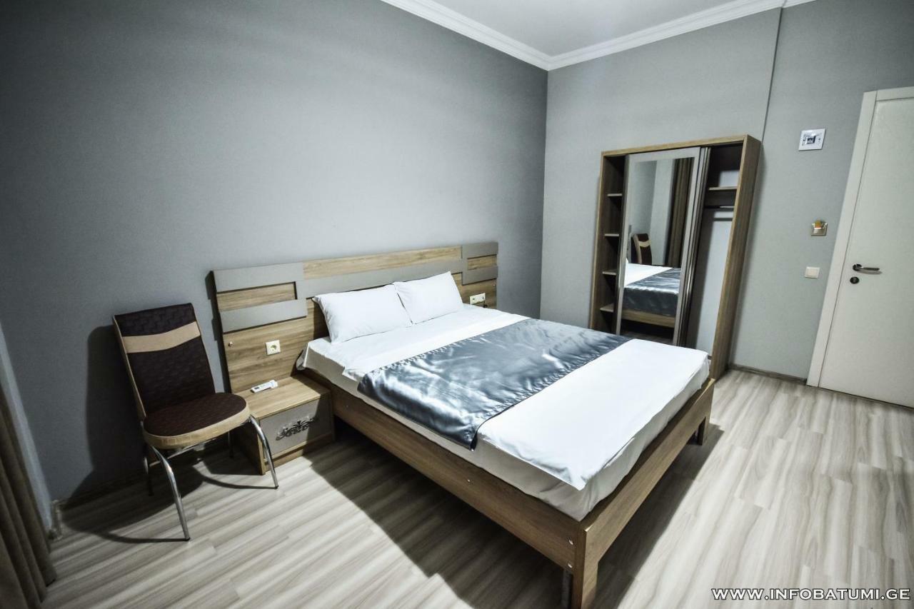 Hotel Wave Batumi Bagian luar foto
