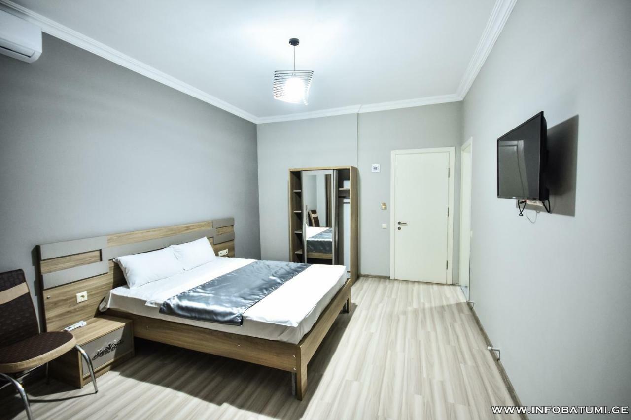 Hotel Wave Batumi Bagian luar foto