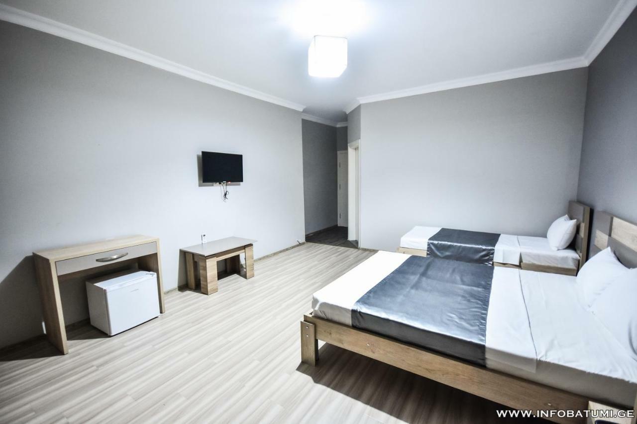 Hotel Wave Batumi Bagian luar foto