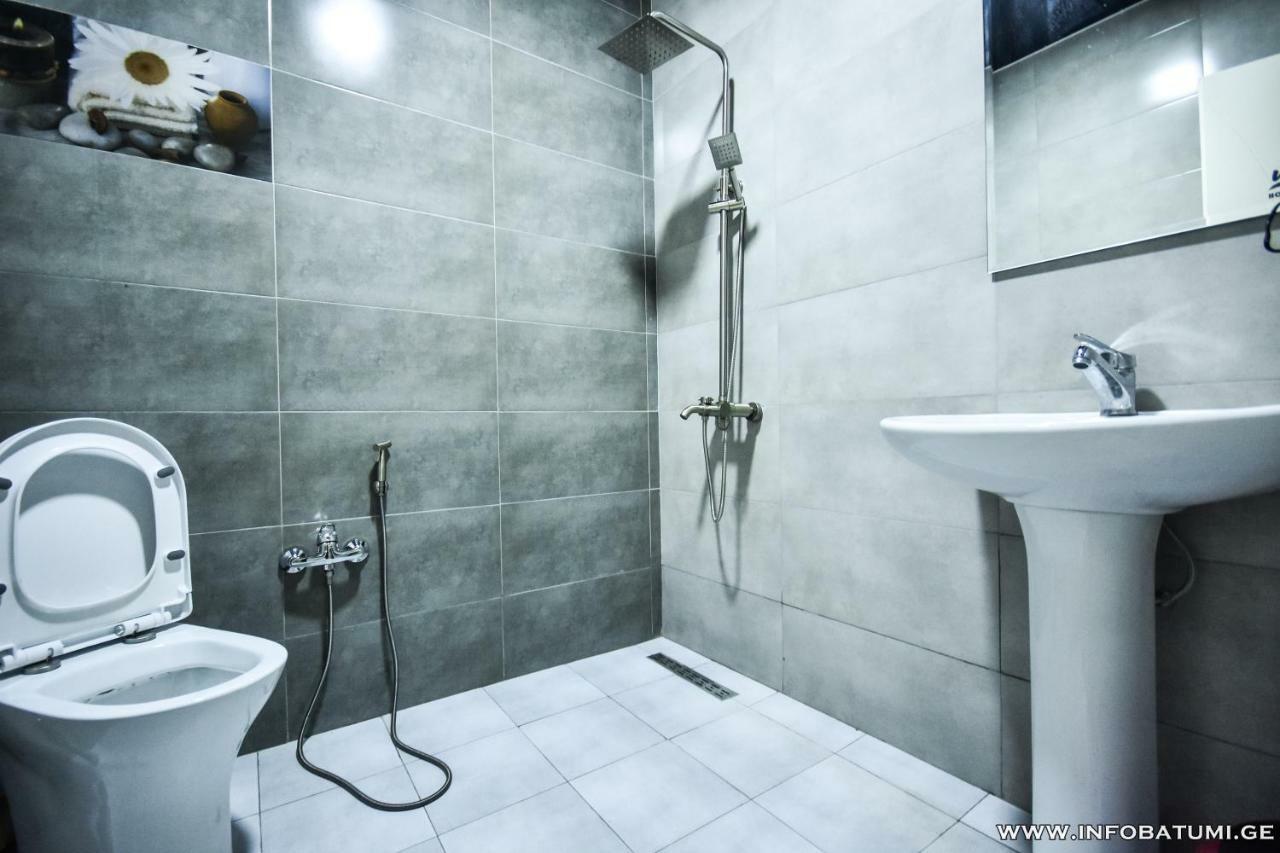 Hotel Wave Batumi Bagian luar foto