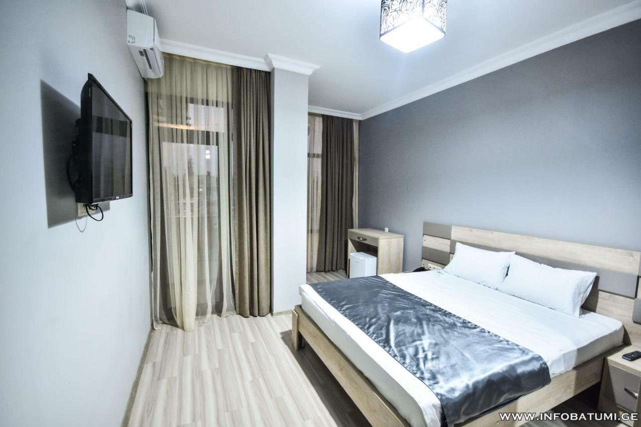 Hotel Wave Batumi Bagian luar foto