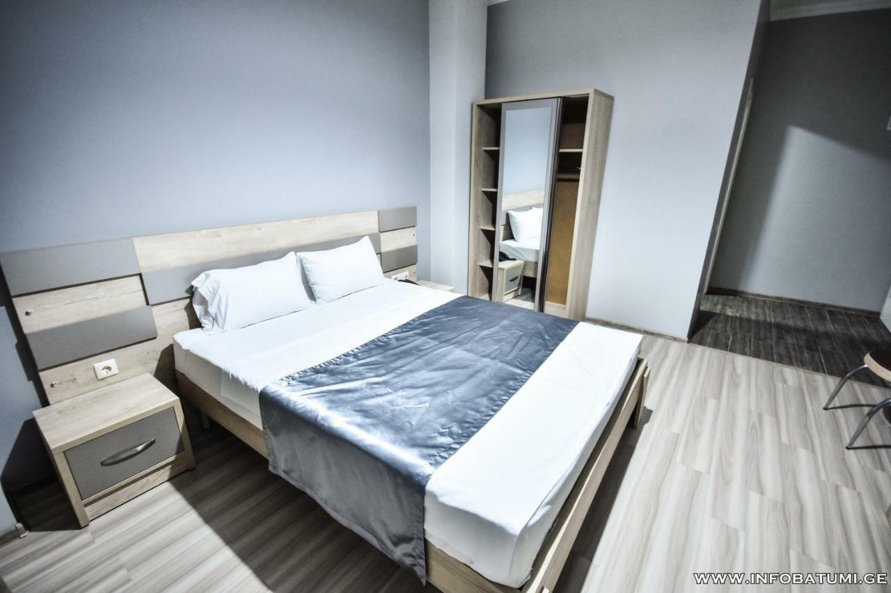 Hotel Wave Batumi Bagian luar foto