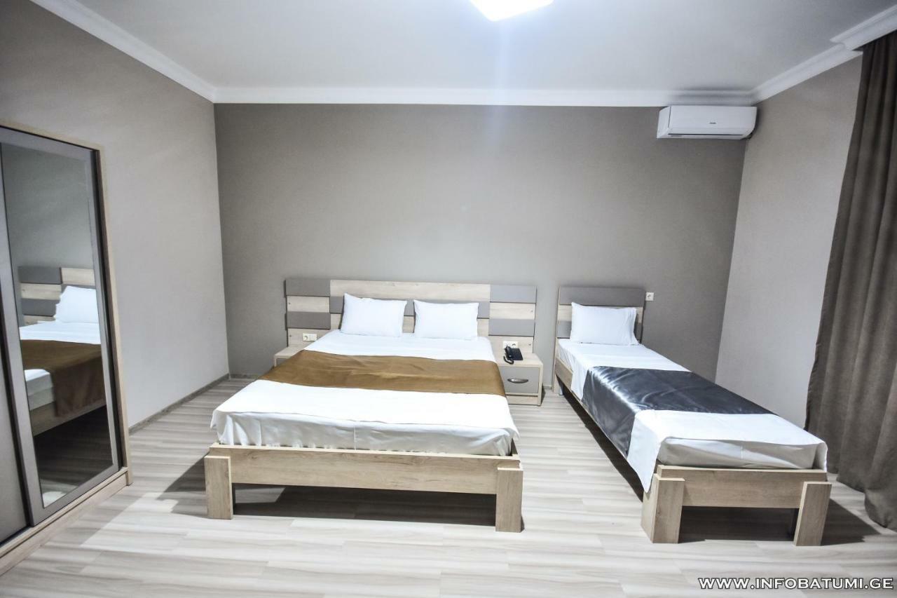 Hotel Wave Batumi Bagian luar foto