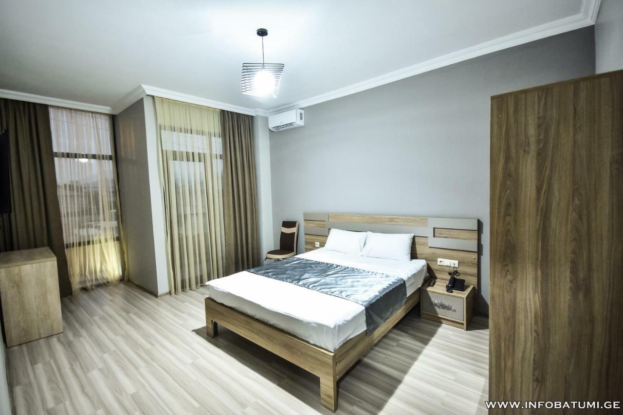 Hotel Wave Batumi Bagian luar foto