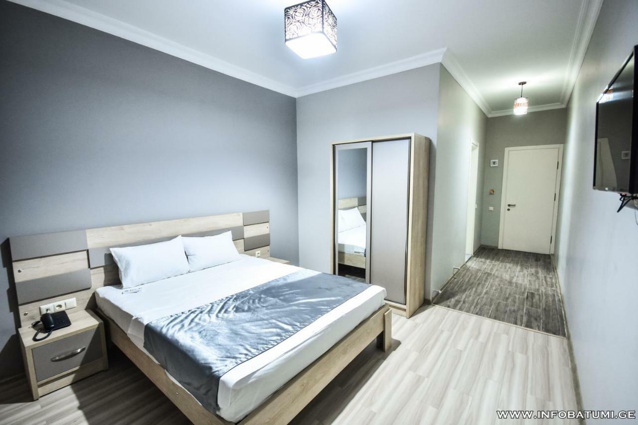 Hotel Wave Batumi Bagian luar foto