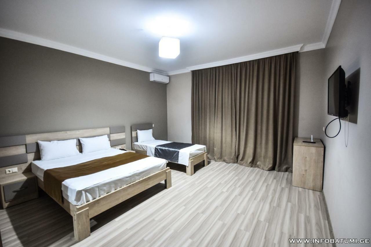 Hotel Wave Batumi Bagian luar foto