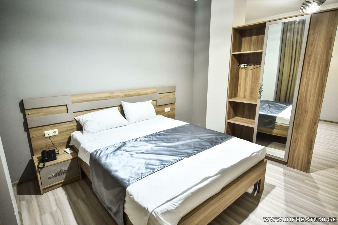 Hotel Wave Batumi Bagian luar foto