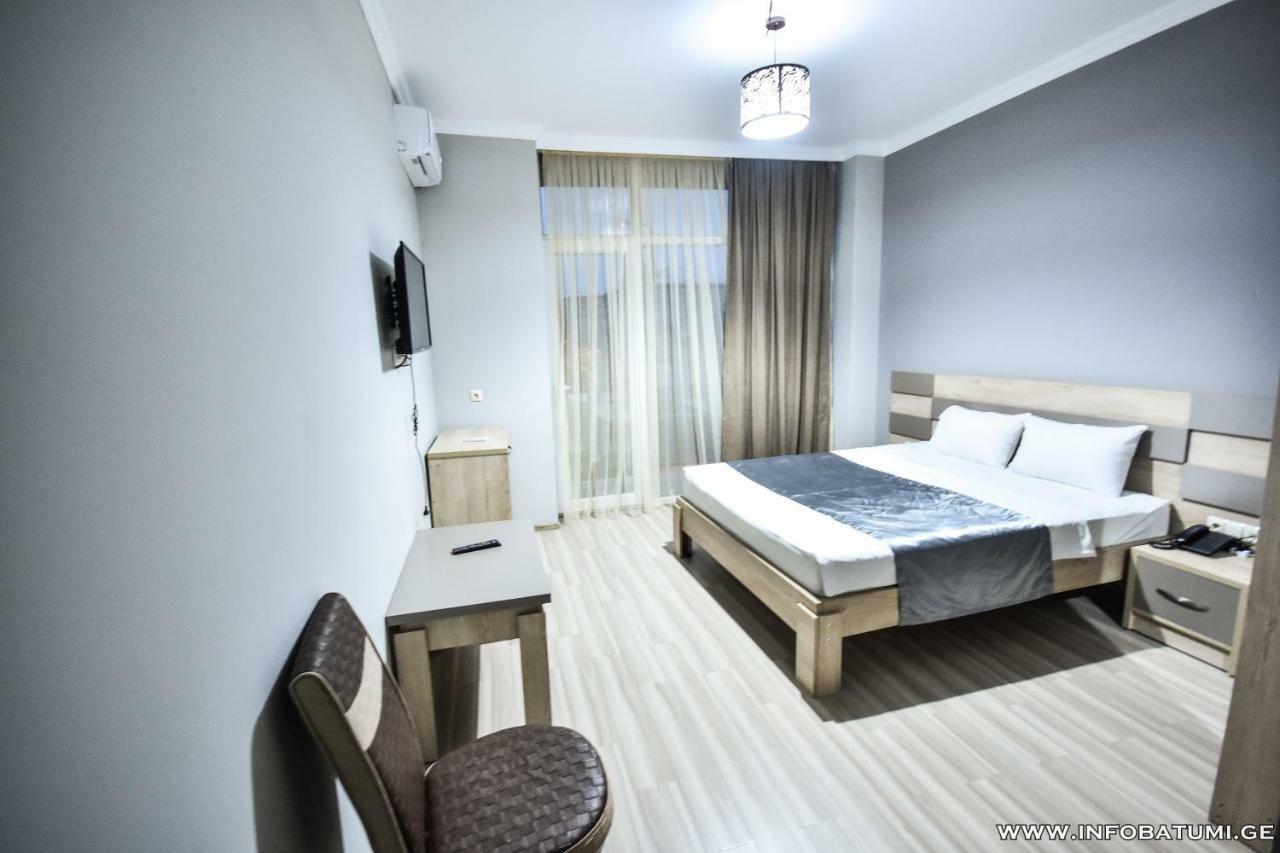 Hotel Wave Batumi Bagian luar foto