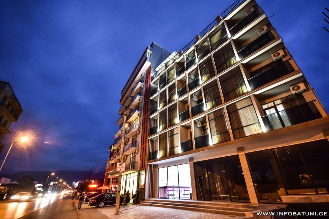 Hotel Wave Batumi Bagian luar foto